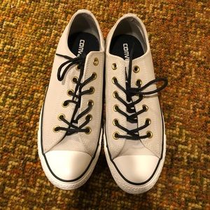 beige low top converse
